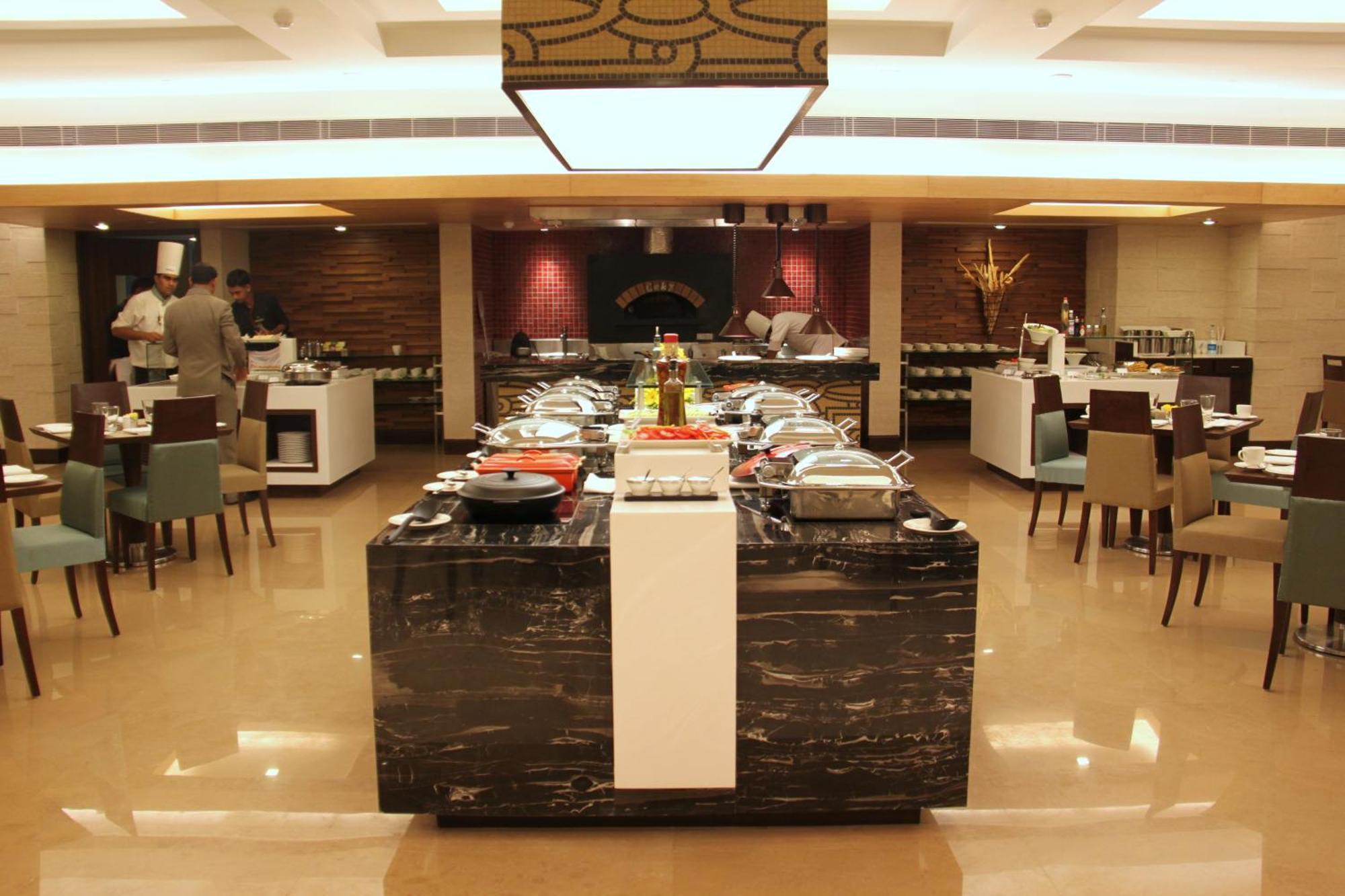 Radisson Hotel Varanasi — Photos 1